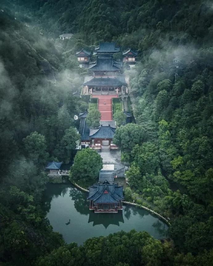全国疫情最新态势下的自然美景之旅，内心平静与喜悦的追寻
