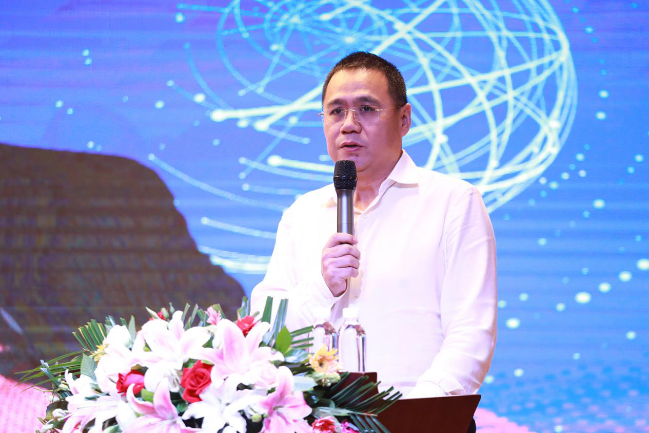 时代之光下的林昊与唐雅萱，璀璨篇章新呈现