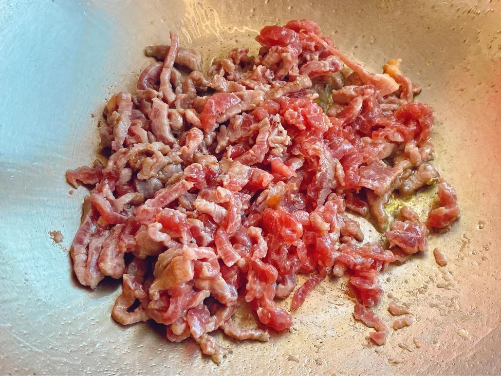 鱼香肉丝最新做法，饭店级别的美味，轻松掌握！