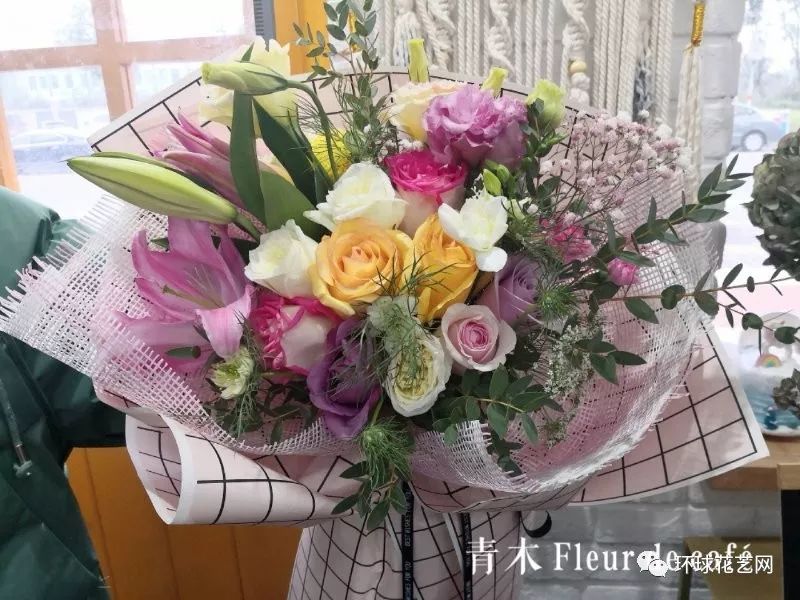 科技与花艺融合重塑生日花束美学，最新款生日花束亮相！