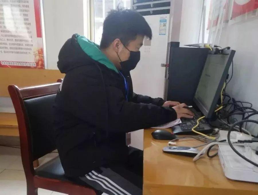 美国新冠肺炎最新动态，巷弄深处的抗疫奇闻与独特小店的奇遇
