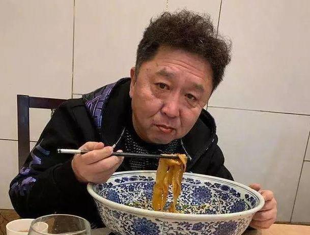 郭德纲最新相声之夜，探索小巷深处的宝藏，笑翻全场！