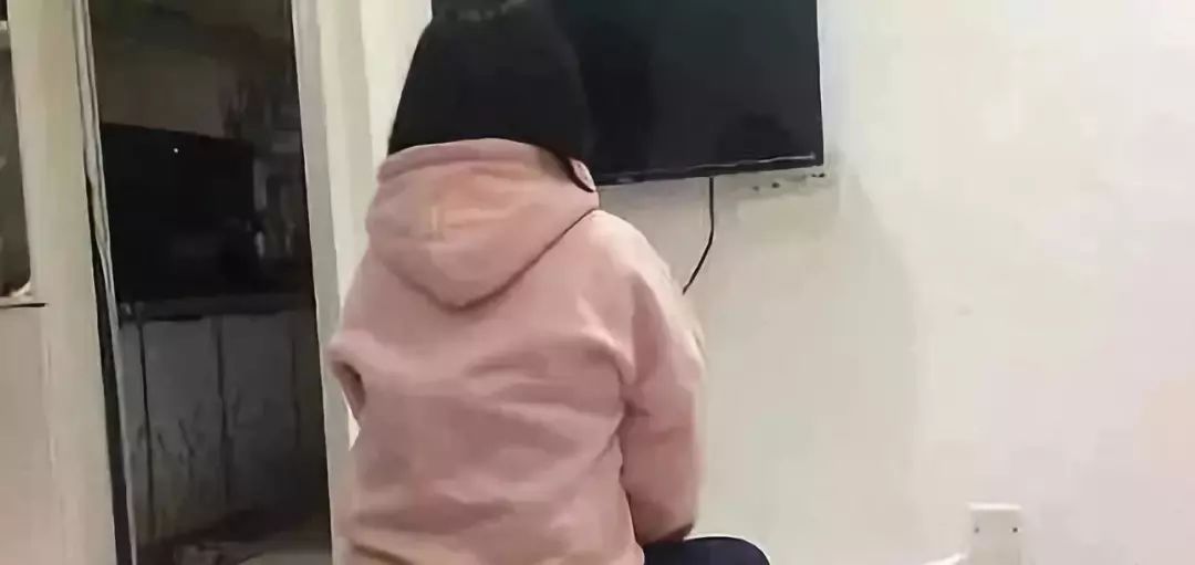 关于幼女娃娃的高科技产品介绍文案应避免敏感内容，警惕涉黄问题警告！