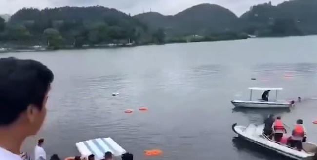 贵州大巴冲进水库最新情况分析