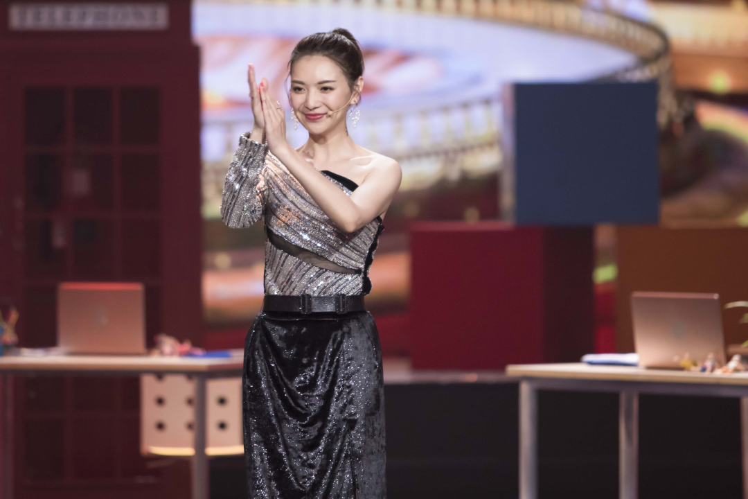 李思思主持多元视角探讨的最新节目亮相荧屏