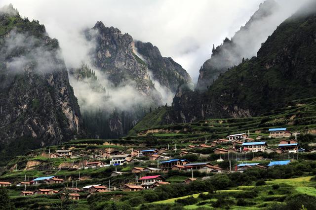 特朗普与心灵之旅，自然美景的碰撞引发关注热议