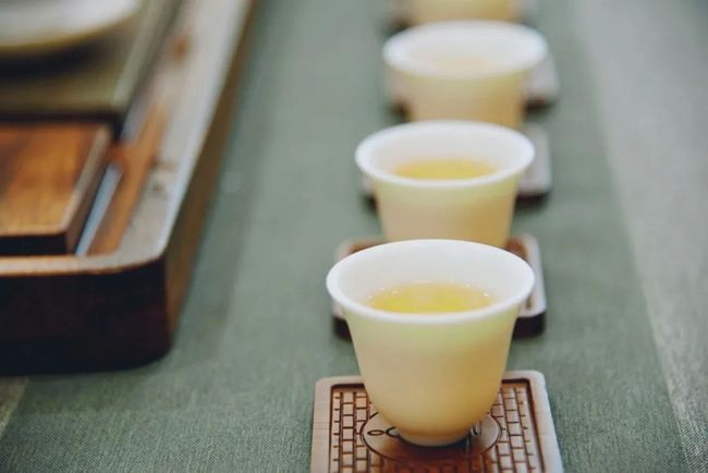 入秋第一杯奶茶，最新潮流饮品来袭！