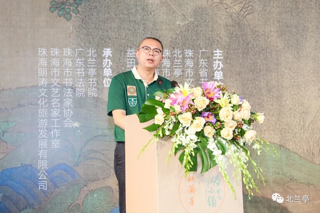 颜奕端的温馨日常，爱与陪伴的力量，最新简介揭秘