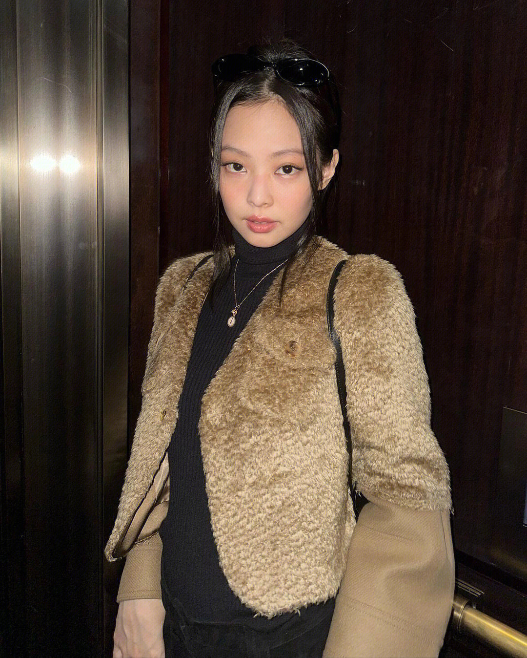 依雯妮妮最新，闪耀之星的光芒历程