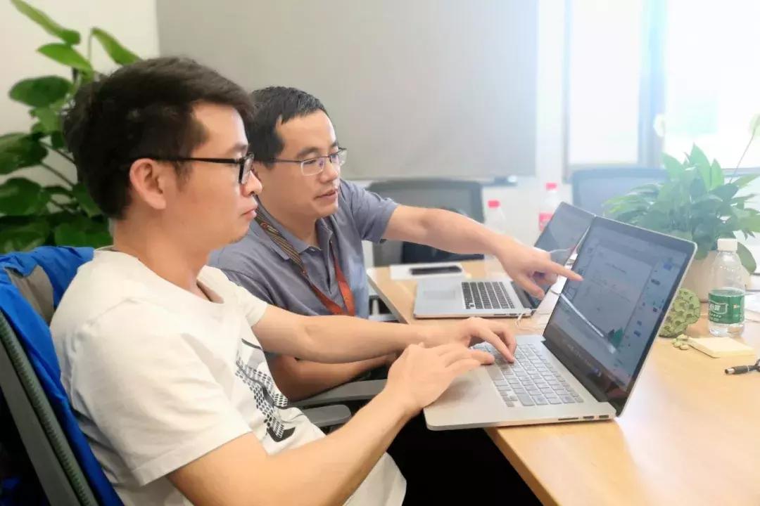 最新高铁运行动态，速度与激情，成就自信与成就感的变革