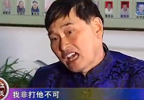 大衣哥最新动态，变化中的励志典范，自信成就展现新风采