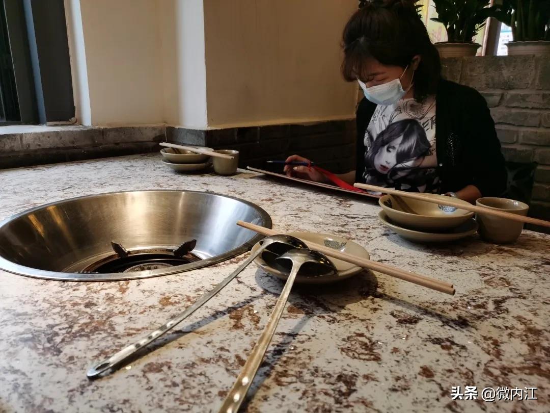 小火锅最新装修风格，时代风尚的细致演绎与演绎潮流风采的火锅空间重塑